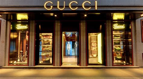 gucci negozio milano|gucci milan flagship.